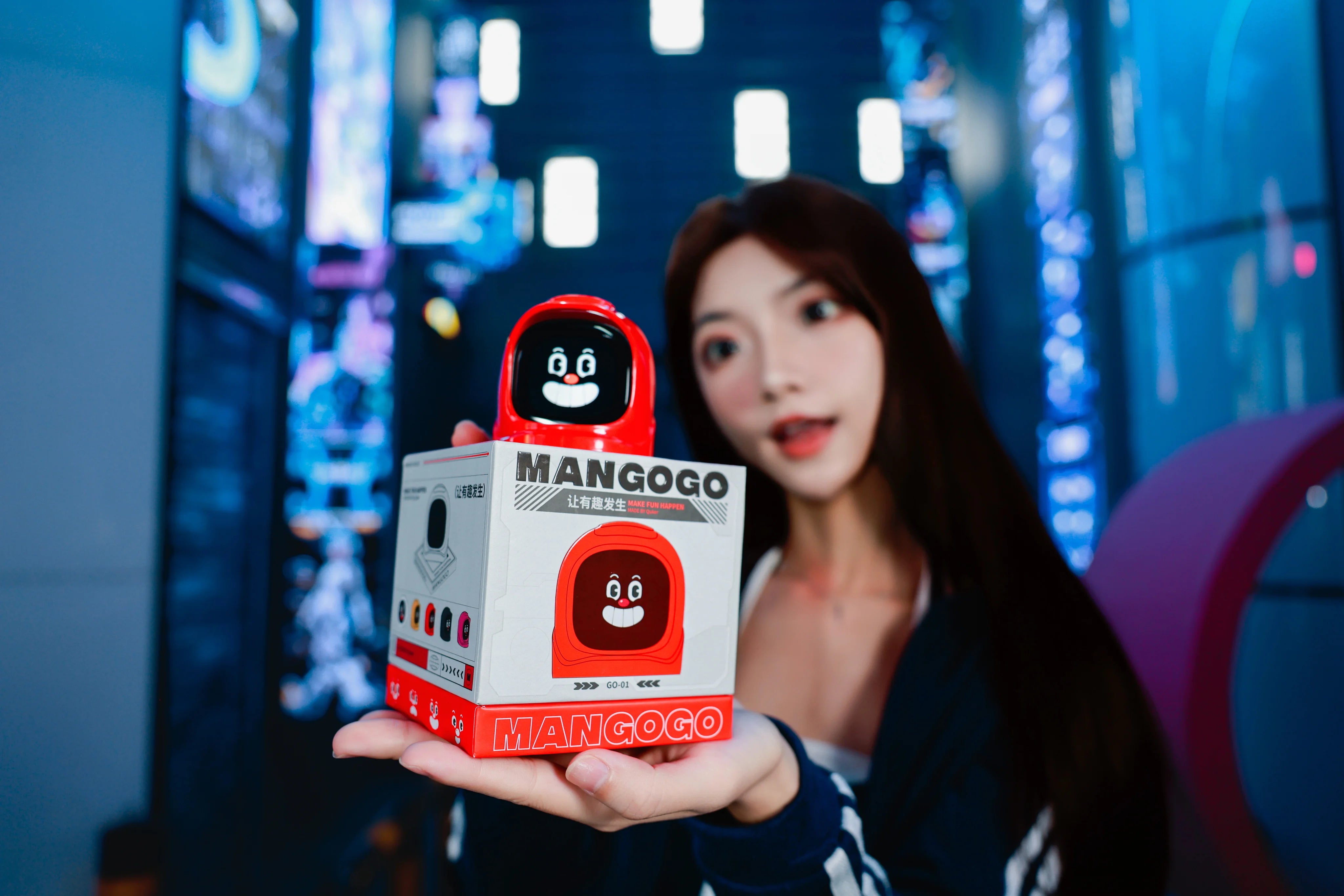 Mangogo smart intelligent expression robot - Pink Color