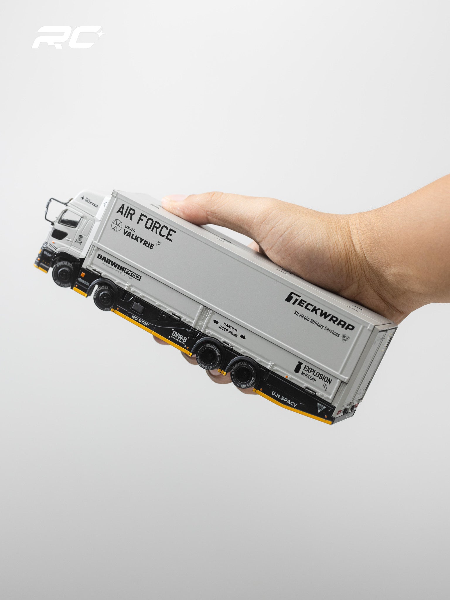 GCD 1:64 HINO PROFIA 700 COMBAT GREY LIVERY (DARWINPRO &TECKWRAP) 2018 KS-118-688