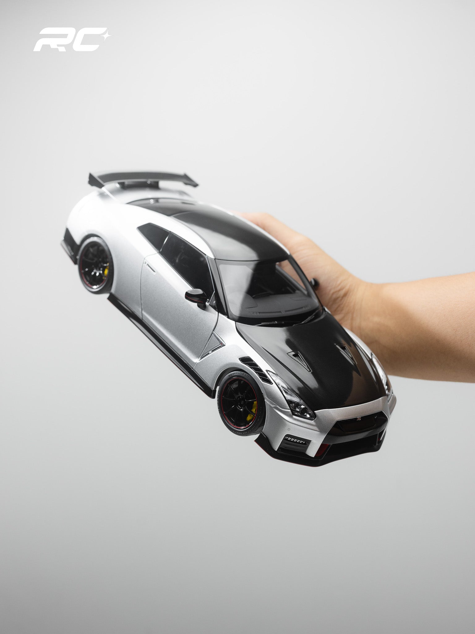 MOTORHELIX 1:18 Nissan GT-R NISMO (R35) Special Edition 2022 NISMO Ultimate Metal Silver
