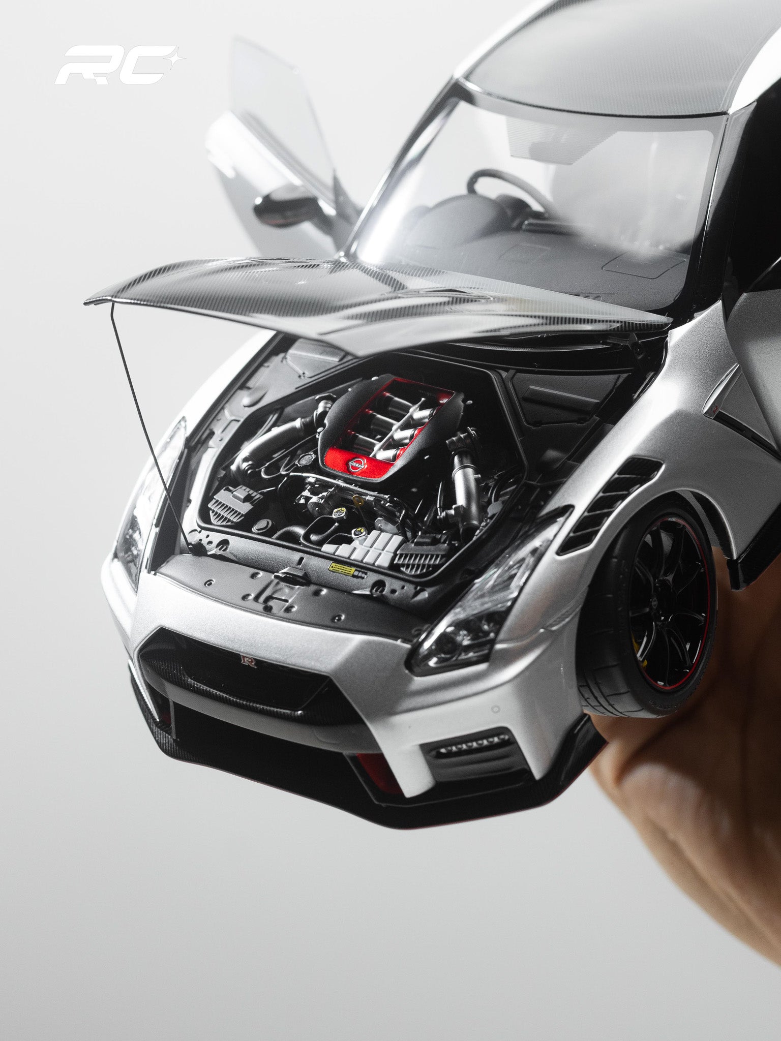 MOTORHELIX 1:18 Nissan GT-R NISMO (R35) Special Edition 2022 NISMO Ultimate Metal Silver