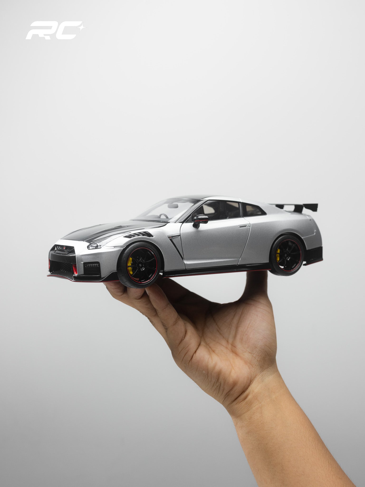 MOTORHELIX 1:18 Nissan GT-R NISMO (R35) Special Edition 2022 NISMO Ultimate Metal Silver