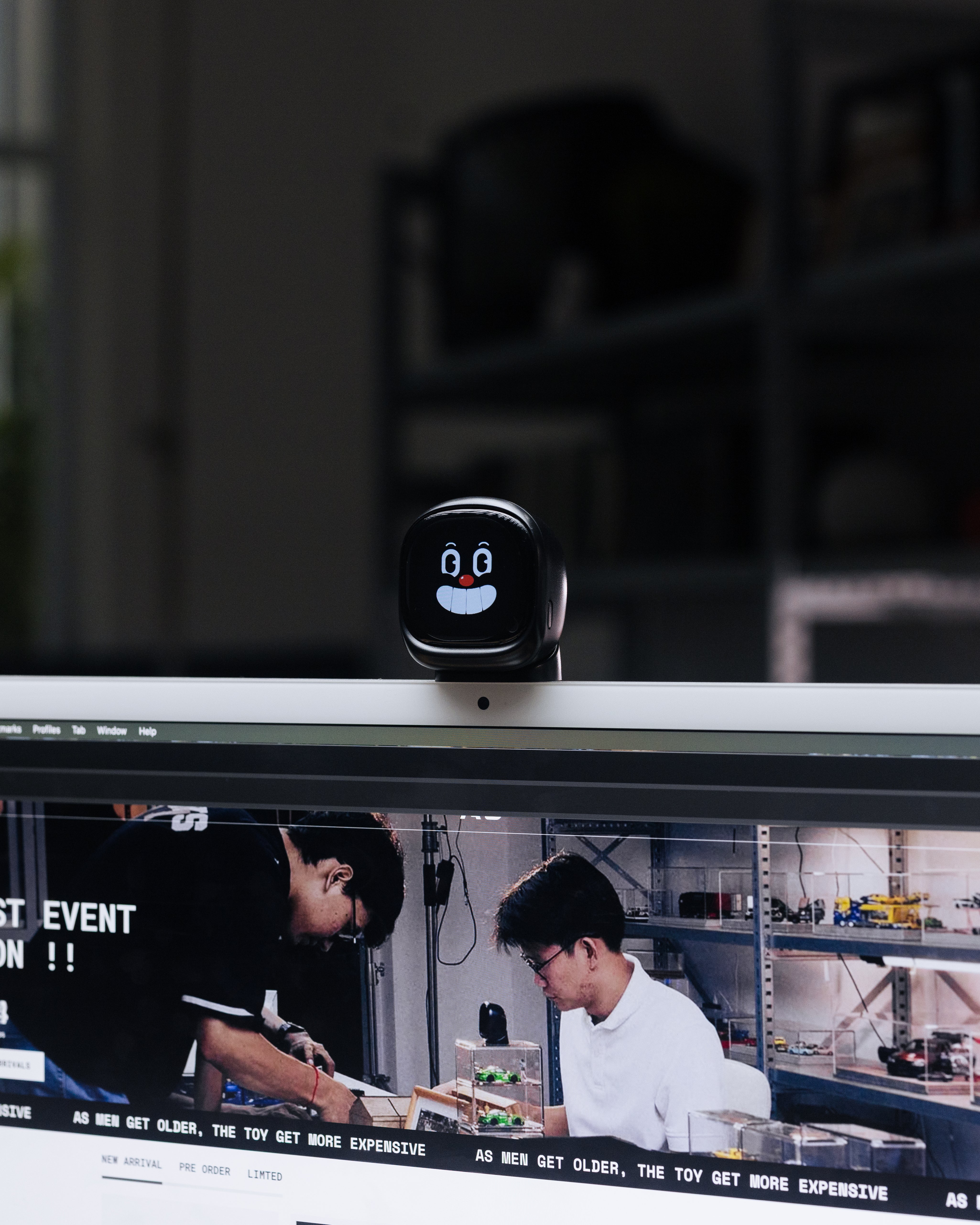 Mangogo smart intelligent expression robot - Black Color