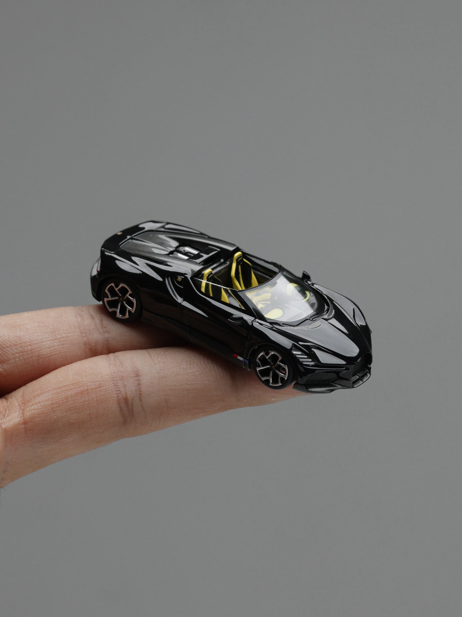 MiniGT 1/64 Bugatti W16 Mistral
Black