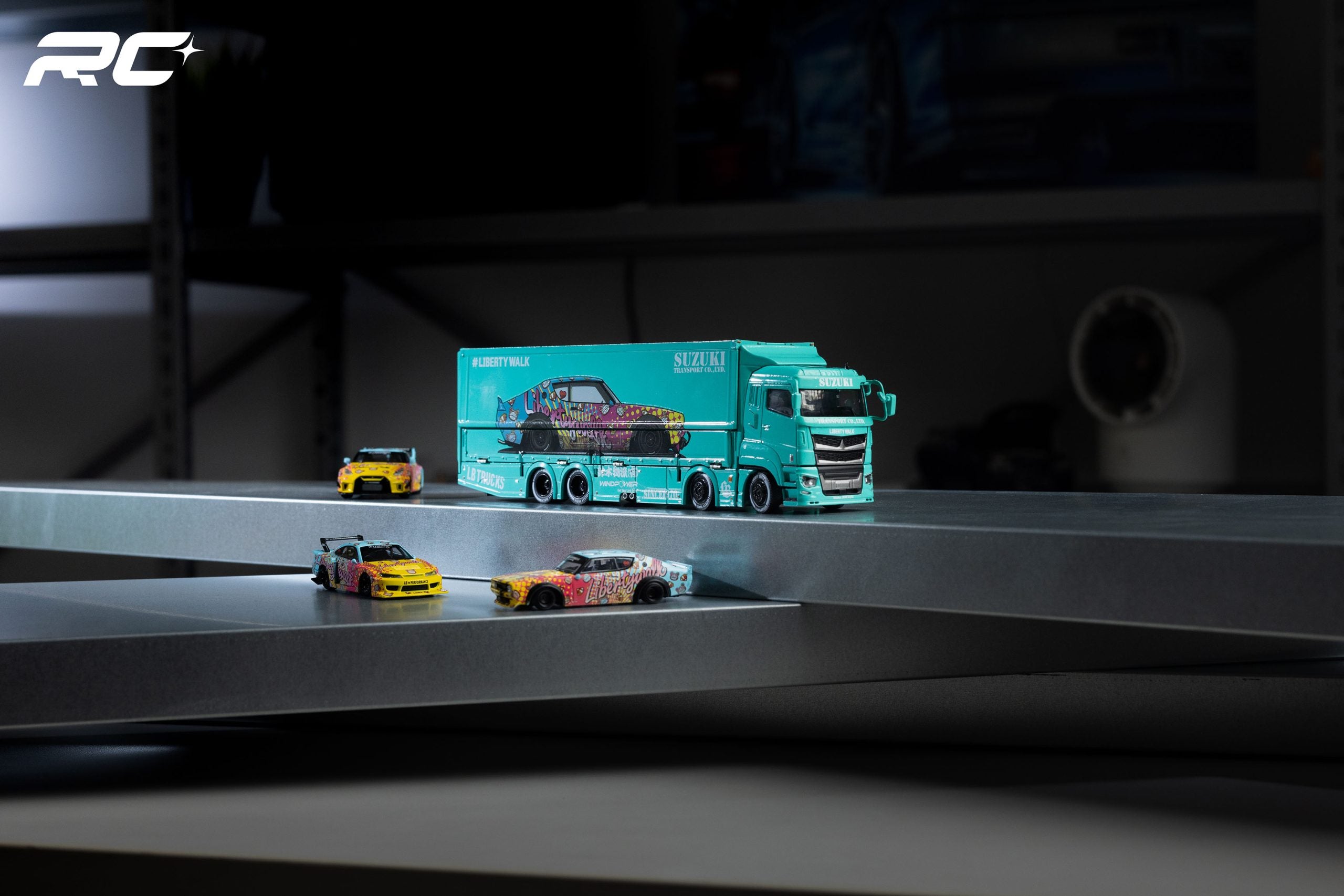 Beijing Model Exhibition G.C.D Mitsubishi Fuso LB green custom-painted car transporter