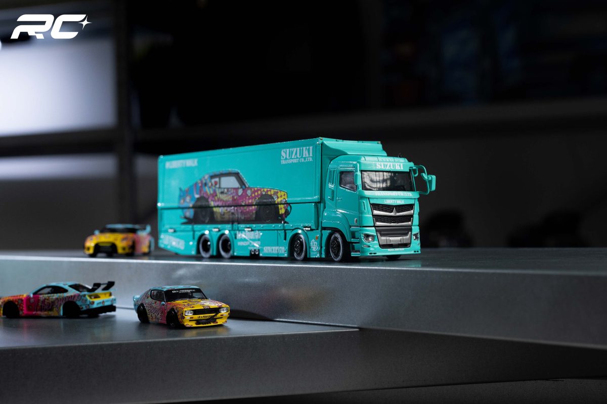 Beijing Model Exhibition G.C.D Mitsubishi Fuso LB green custom-painted car transporter