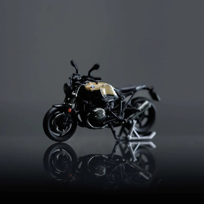 MOREART 1:64 BMW R NINET BLACK GOLD MOTORCYCLE GIRL DOLL SET RESIN MODEL