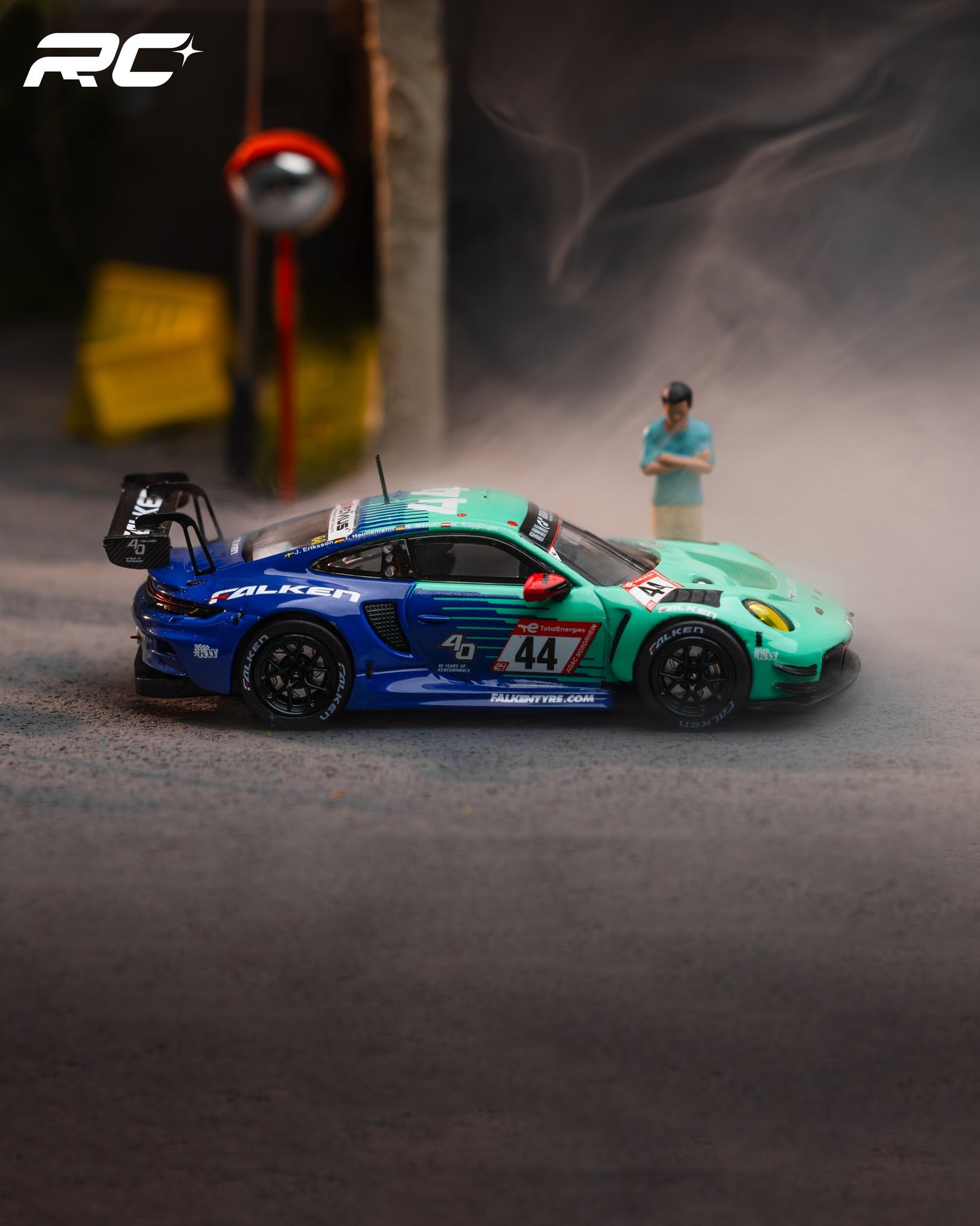 1:64 2023 NÜRBURGRING 24H — #44 FALKEN PORSCHE 911 GT3 R — TARMAC WORKS