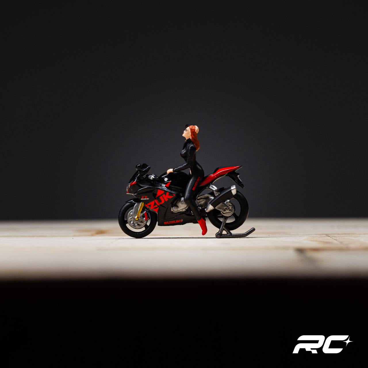 SUZUKI BLACK AND RED MOTORCYCLE DOLL SET RESIN MODEL