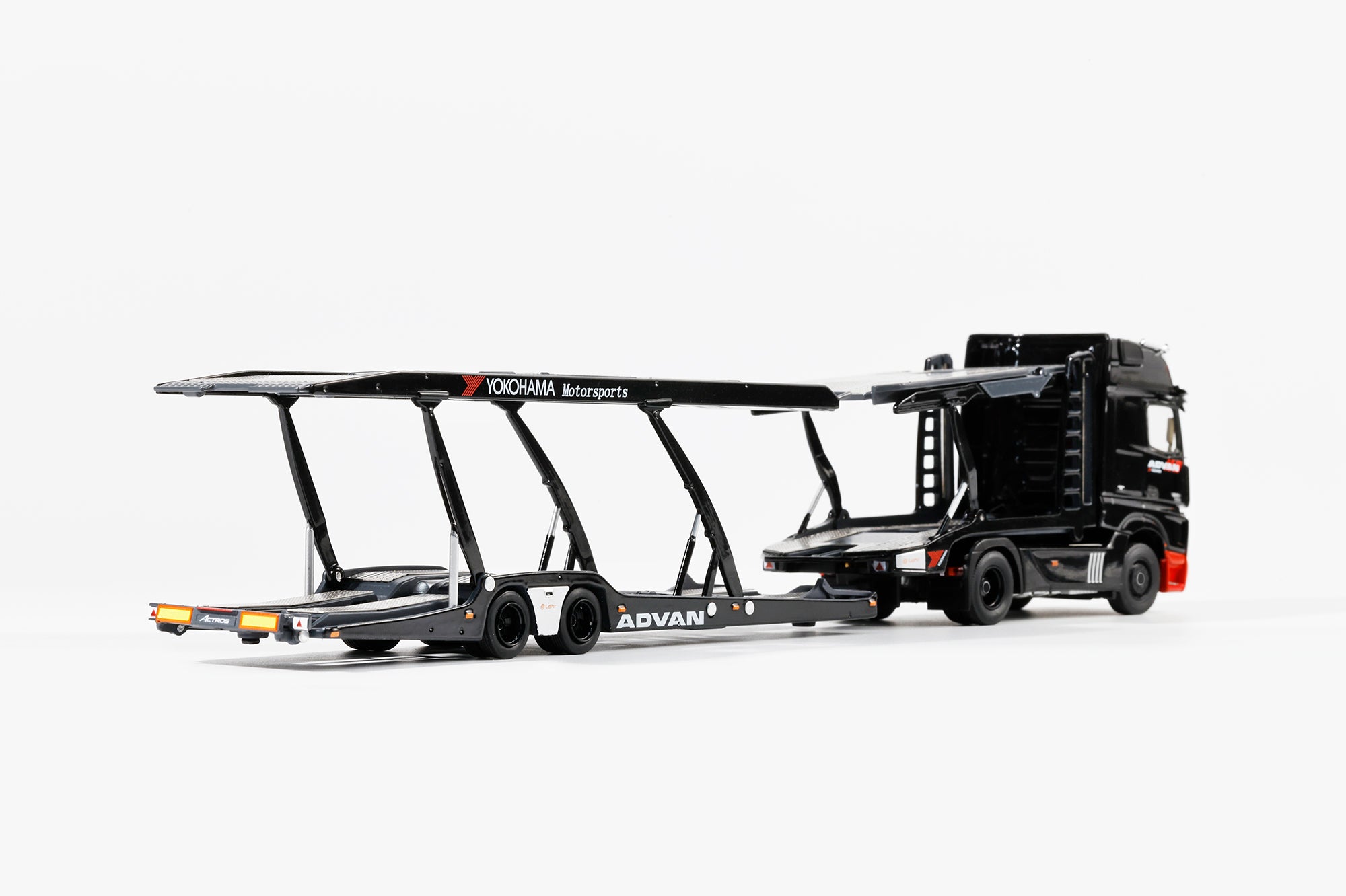 GCD 1/64 Mercedes-Benz Actros 2 -ADVAN