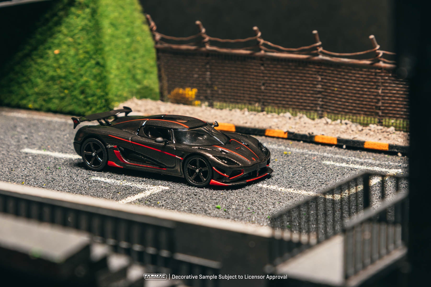 Tarmac Works - Koenigsegg Agera RS  Black Carbon Fiber / Red Accents